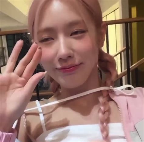 Gidle Reaction Vids On Twitter Gidle Miyeon Saying Greeting Good Morning With A Happy Cute