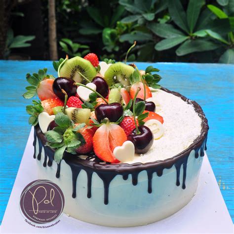 Buttercream Cake With Fresh Fruits Decorating Fruit Birthday Cake