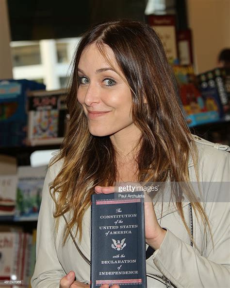 Actress Jenny Mollen Signs Her New Book I Like You Just The Way I News Photo Getty Images