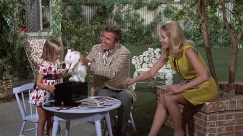 Watch Bewitched S06e08 A Bunny For Tabitha Free Tv Tubi