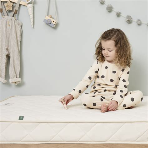 Natural mattresses are made using materials found in nature without any synthetic fabrics. Natural Junior Mattress | 90x190cm | Organic Single Mattress
