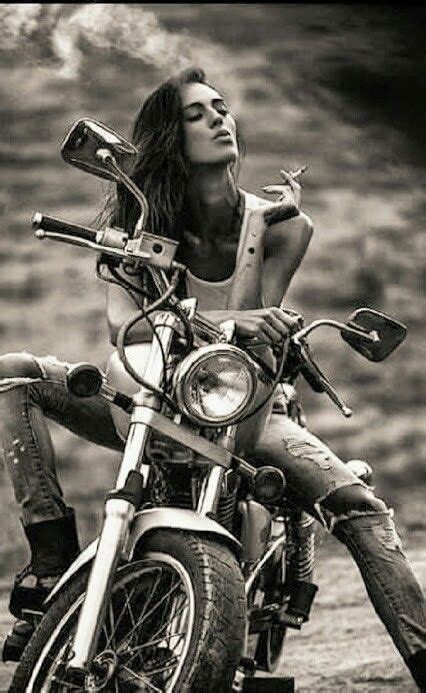 Pin By Nyla Griffith On Cicák Biker Photoshoot Biker Girl Bikes Girls