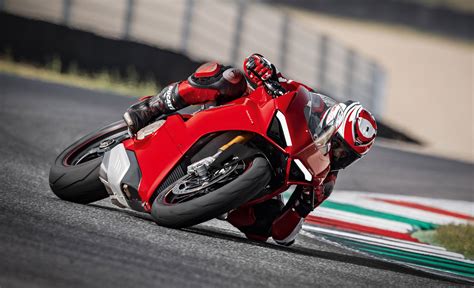 2019 Ducati Panigale V4s Guide Total Motorcycle