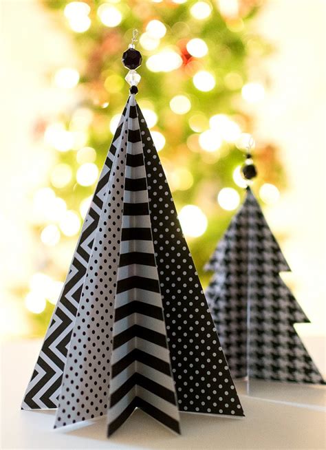 Plenty of simple & easy christmas decoration ideas that are diy homemade can be used for christmas ornaments, snowman, christmas tree, wreath or personalized gifts. 45 DIY Paper & Cardboard Christmas Decoration / FresHOUZ.com