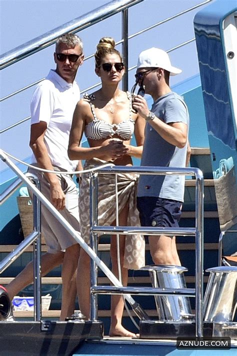 Shayna Taylor And Ryan Seacrest Pictured Enjoying Their Summer Vacation In Positano Italy With