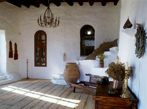 Setting out on a mediterranean interior design project. House in Greece mediterranean-living-room