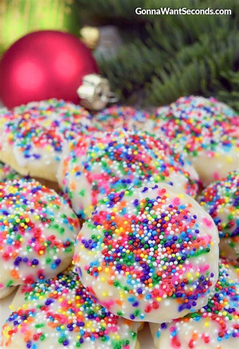 Fun italian christmas cookies, inspired by italian cannoli, that will make a great addition to your christmas cookie baskets and gifts this year! Italian Christmas Cookies (Nonna's Recipe) - Gonna Want Seconds