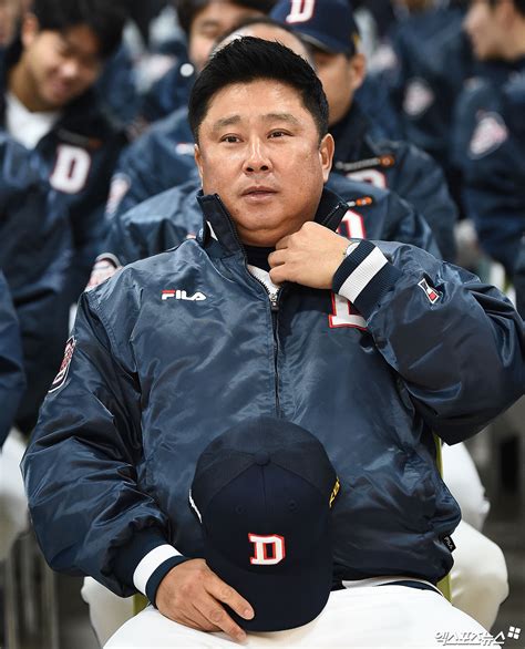 첫 화면 상단의 톱니바퀴 아이콘을 클릭하여 날씨누리 홈페이지 첫 화면(기본화면, 지도화면) 및 풍속단위(m/s, km/h)를 맞춤 설정할 수 있습니다. 시무식 참석한 김태형 감독포토