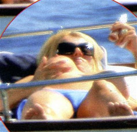 Rita Rusic In Topless Durante Le Vacanze Sullo Yacht Segretivip