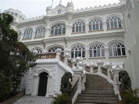 The faculty of architecture, faculty of arts, faculty of business and economics, faculty of dentistry, faculty of education, faculty. University Hall (University of Hong Kong) - Wikipedia