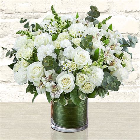 Online Glamorous White Flowers Vase T Delivery In Singapore Fnp