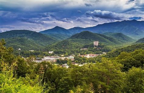 The 4 Best Gatlinburg Attractions for Couples