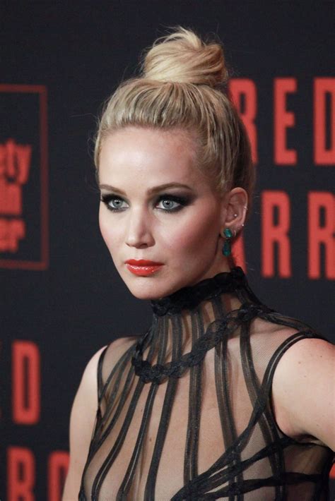 Red sparrow is a 2018 american spy thriller film directed by francis lawrence and written by justin haythe, based on the 2013 novel of the same name by jason matthews. Jennifer Lawrence - "Red Sparrow" Premiere in NYC • CelebMafia