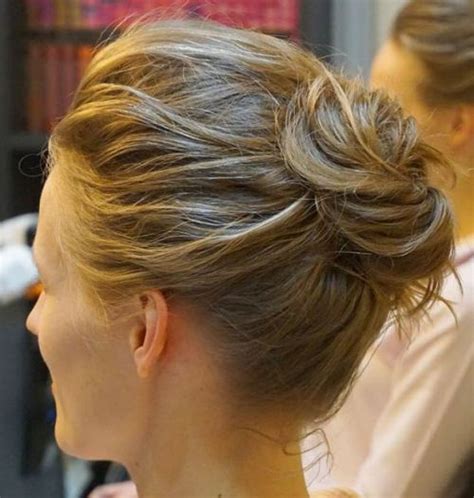 40 Quick And Easy Short Hair Buns To Try Messy Bun For Short Hair