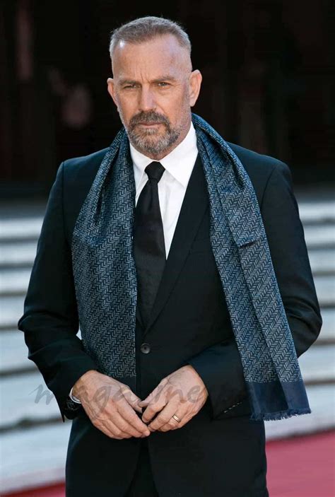 Kevin michael costner was born on january 18, 1955 in lynwood, california, the third child of bill costner, a ditch digger and ultimately an electric line servicer for southern california edison. Kevin Costner presume de hija - magazinespain.com