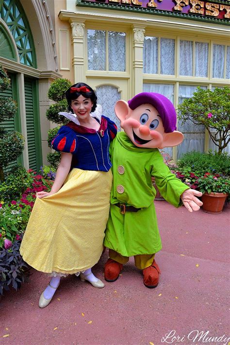 Snow White And Dopey Festival Of Fantasy Parade Snow White Dopey