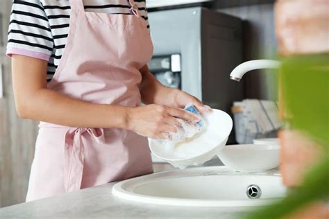 How To Wash Dishes Without Wasting Water
