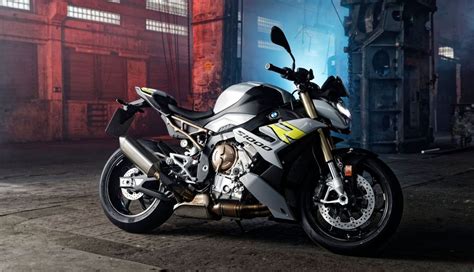 Bmw's premium nakedbike, the s 1000 r, is getting the makeover treatment for 2021, although it's more a case of evolution rather than revolution for one of the original nakedbike bad boys. BMW S 1000 R 2021, la naked deportiva más ligera