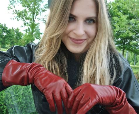 Pin Von Kylie Glover Auf Leather Gloves Lederhandschuhe Hübsche Frau Leder Outfits