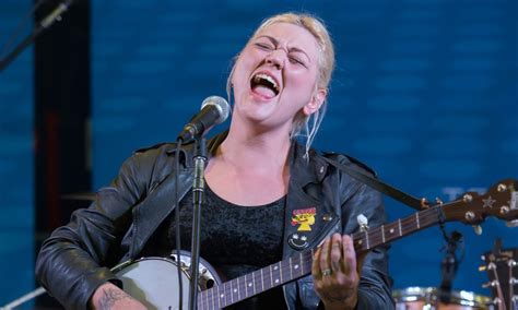 ‘exs And Ohs Singer Elle King Is Rob Schneiders Daughter For The Win