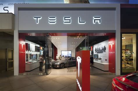 Tesla Sales Model Intrigues Volvo Lexus Autonation Though Dealers