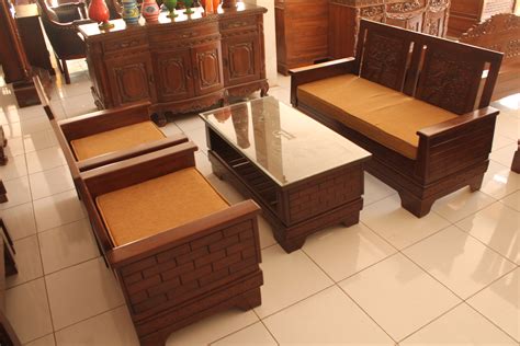 Meja tamu minimalis dengan bahan dari material kayu jati pilihan dan finishing melamin doff hitam. kursi tamu piramid jati | Sunni Jati Mebel Jepara