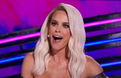 Jenny Mccarthy Earns A Spot In The Masked Singer Hall Of Shame With Disastrous Guess Primetimer