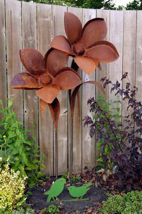 Check out our outdoor metal flowers selection for the very best in unique or custom, handmade pieces from our garden decoration shops. Rusty Metal Garden Decor | The Garden Glove