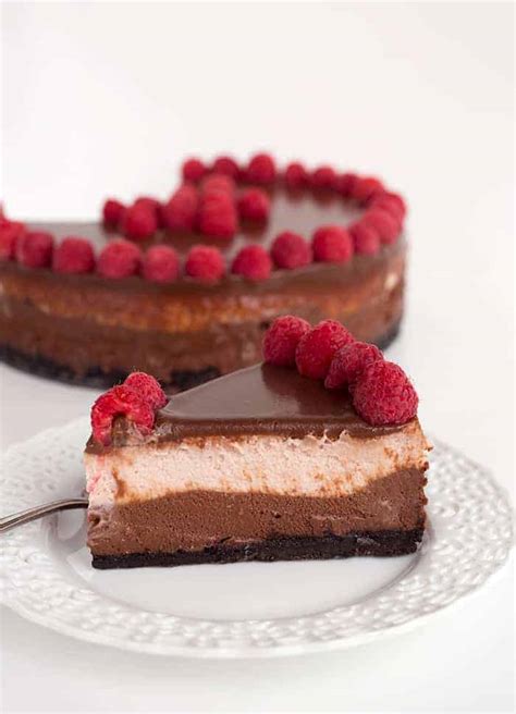 My sister and i love white chocolate raspberry cheesecake. Chocolate Raspberry Cheesecake | i am baker