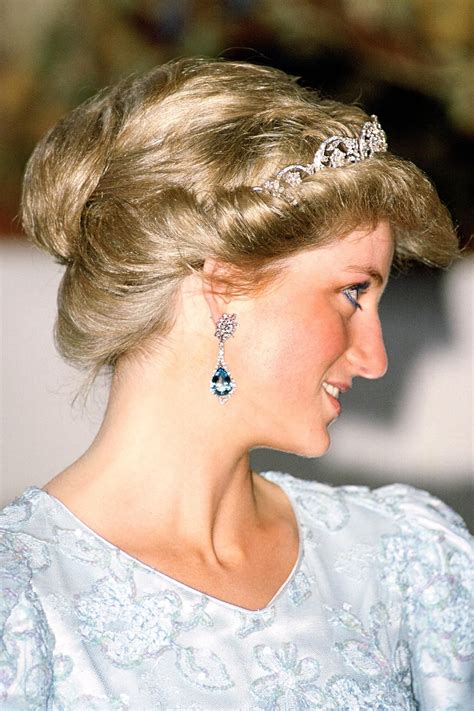 Princess Diana In Era Defining Jewelry Pieces Princess Diana