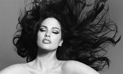 Pregnant Ashley Graham Poses Nude With Art Work Of Her Twins On Her Stomach