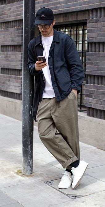 How To Style The Classic Baggy Trousers This Season