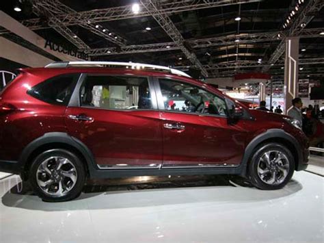 One normal and one high. Honda BR-V Showcased At The Malaysia Autoshow 2016 ...