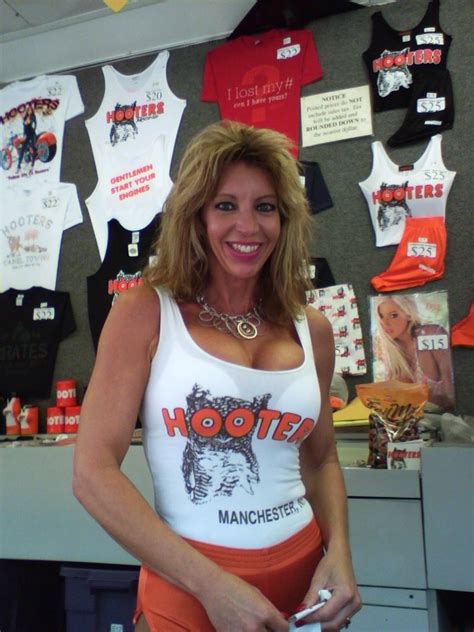 Hooters Cleavage The Mom Hautie Sniper Flickr