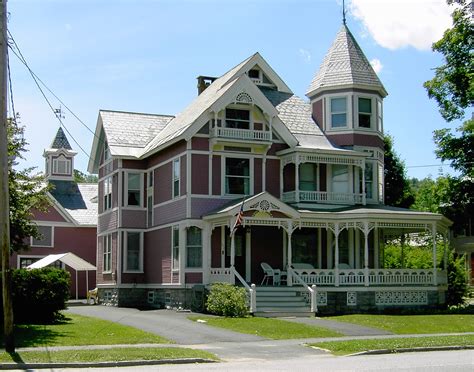 Extremely Impressive Victorian House Designs