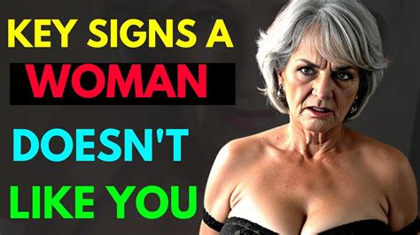 7 Signs A Single Older Woman Doesn T Like You How Any Guy Can Tell