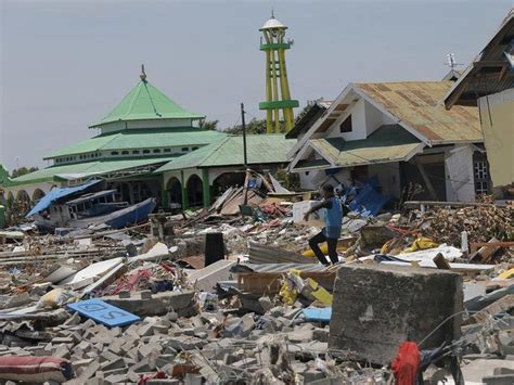 Indonesia Quake Toll Jumps As Survivors Grow More Desperate Express And Star