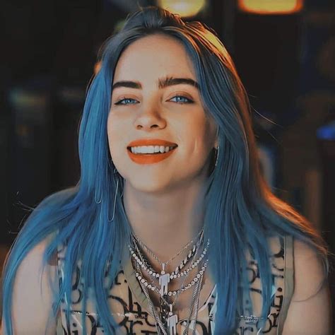 Billie Eilish Biography And Photos Scooby Celebrietes In 2020