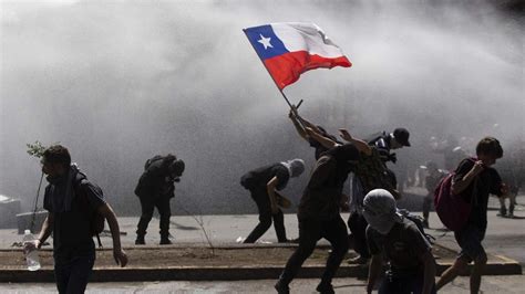 Protesta contra la muerte de un afroamericano de 20 años por la policía se torna violenta en ee.uu. China aprovecha protestas en Chile para criticas a ...