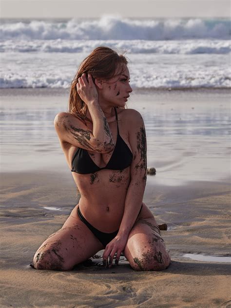 Wallpaper Sand Covered Model Women Outdoors Beach Kneeling