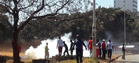 Zimbabwe Police Fire Tear Gas Beat Anti Mugabe Marchers