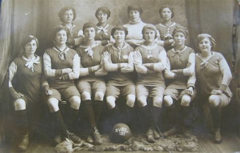 History Of Womens Football 37 Rare Vintage Photos Of First Ladies