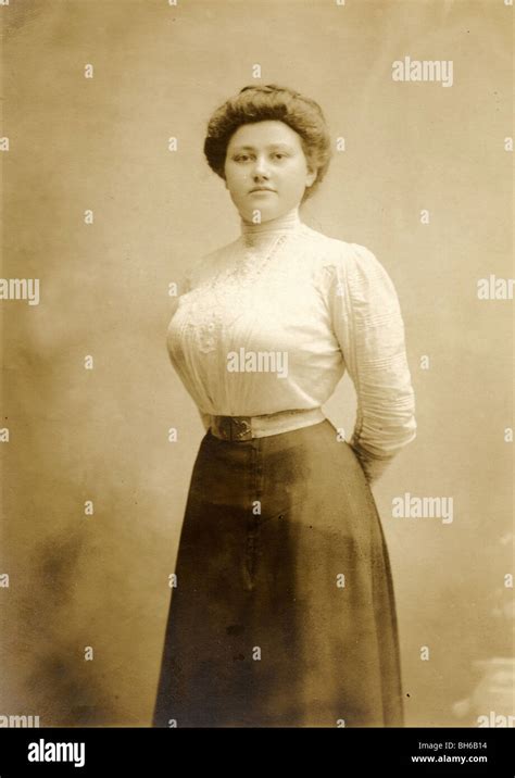 Zaftig Busty Victorian Woman Stock Photo Alamy
