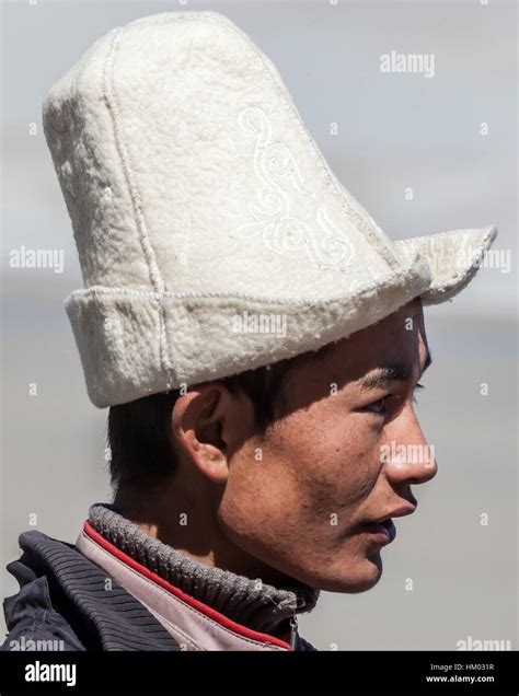 Kyrgyz Traditional Hat Hi Res Stock Photography And Images Alamy