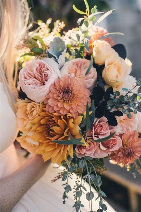 10 Beautifully Autumnal Bouquets For Fall Weddings Mywedding Fall