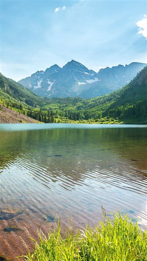 壁纸 湖，山，树，草，天空，水中的倒影 2560x1440 Qhd 高清壁纸 图片 照片