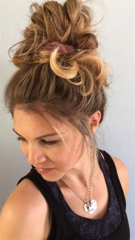 Easy Everyday Messy Bun Tips And Tricks Hair Trends Updostutorials
