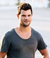 Taylor Lautner Dyed His Hair for ‘Scream Queens’: Pic