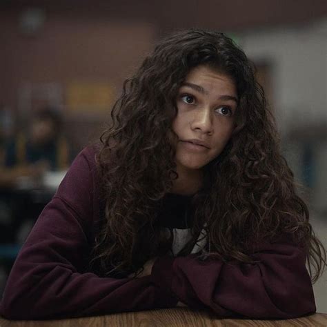 Euphoria | стиль персонажей сериала запись закреплена. Rue —> Jules —> Rue 😬 Episode - 5 • • • • • • • • • • #hbo #euphoria #euphoriahbo #hboeuphoria # ...