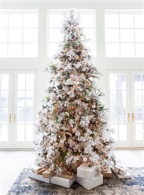 10 Elegant Christmas Tree Decorating Ideas We Love Gold Christmas